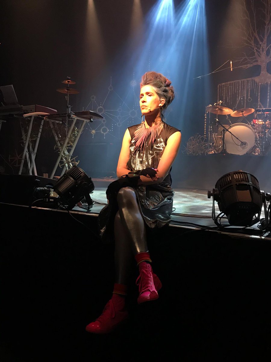 Josephine_ve's tweet photo. So. Where do I even begin? Friday was one of the most amazing days of my life ❤️🙈 @imogenheap you absolutely blew me away! Seeing her live &amp; being able to give her my scapbook is something I’ve always dreamed of. Just amazing Immi ❤️ Xx https://t.co/7V3y5WihFE