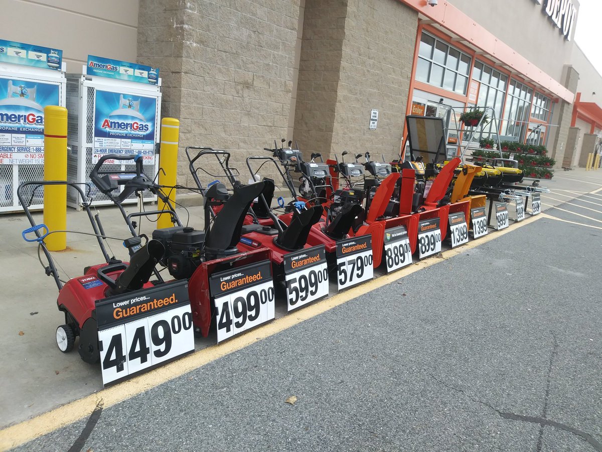 AlexisV88182484's tweet photo. Snow Blowers Ready to sell !!! 💪💪😎 #MondayStrong #1CustomerService #GardenTeam #HD6843 https://t.co/ykuicthZdH