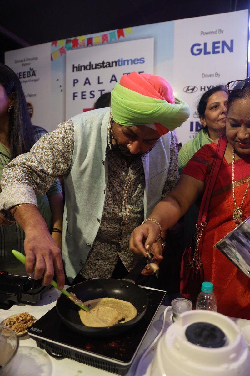 Glen presents, Master Chef Harpal Singh Sokhi, adding his own style and flavour to the food he prepared at #HTPalateFest 2019!
.
.
.
#HindustanTimes #DelhiNCR #Delhi #DelhiFood #MondayFeels #ThrowbackMonday #TBT #ChefHarpalSingh #ChefSpecial #MasterClass #MasterChef #GlenKitchen