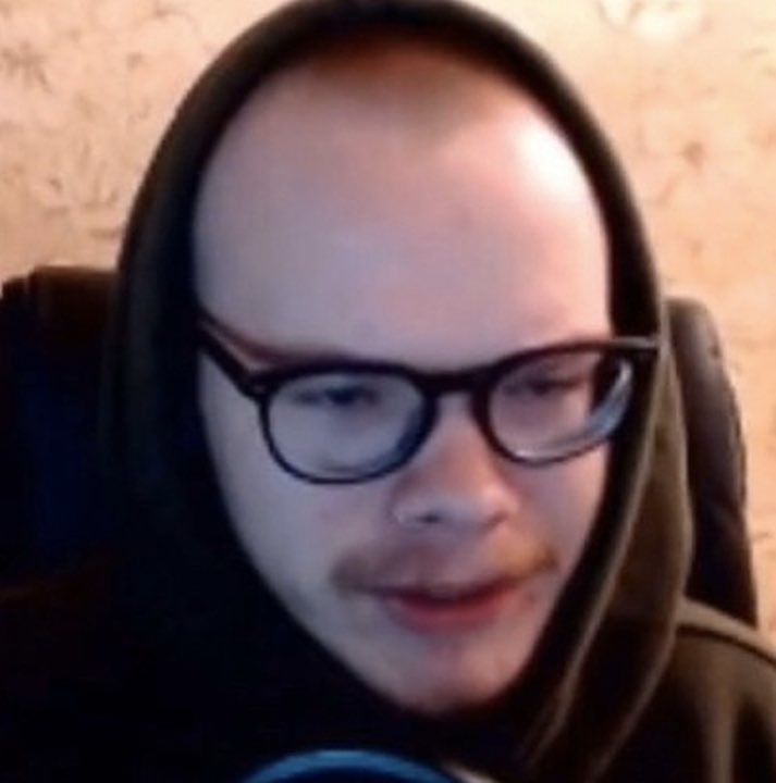 aksually tweet picture