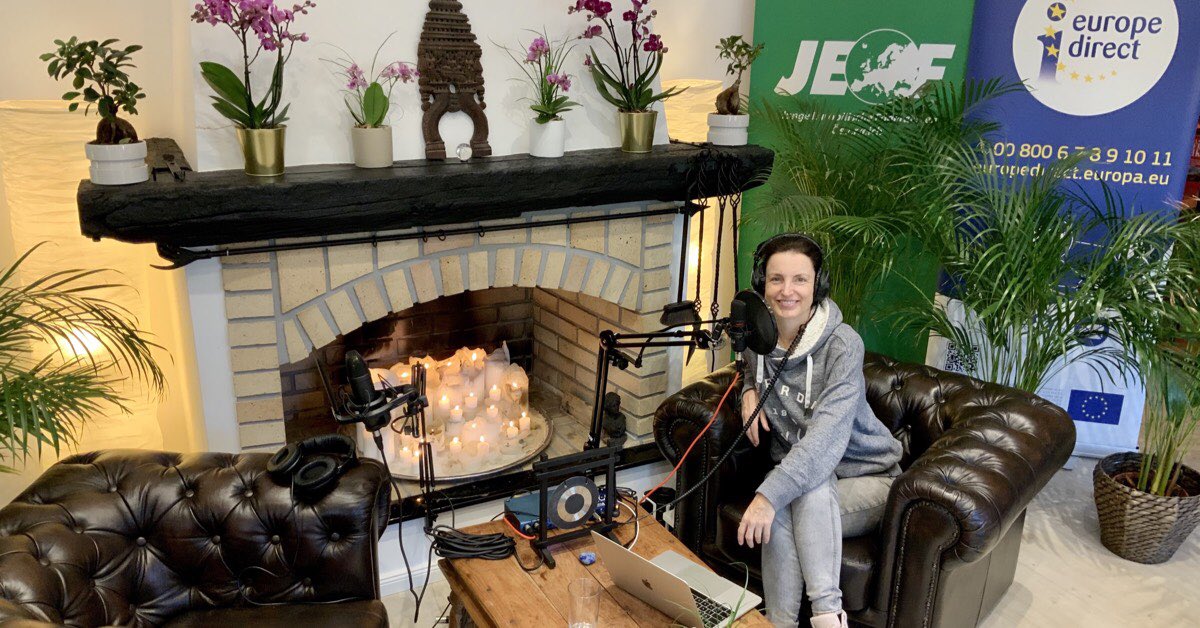edi_wien's tweet photo. Vorbereitungen und Technikproben mit @JEF_at heute im #EuropeDirectWien #H64eu #MaxWratschgo #Europahaus für die kommenden 🇪🇺 #Europa #Podcasts mit @EuropeUnitedeu Vorsitzende Dr. @NanaWalzer. Wir freuen uns auf die Aufnahmen mit Prof. Dr. Dirk van den Boom @Tentakelkaiser. 🙂 https://t.co/qXXL55yMs7