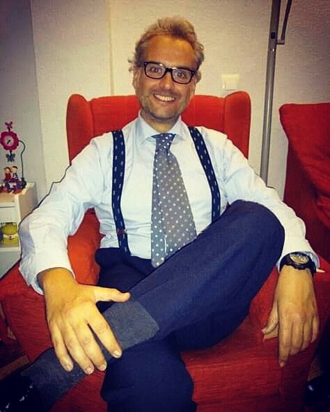 Confieso que a veces soy cuerdo y a veces loco... 🎶👔#men #menstyle #menwithclass #outfit #sartorial #suitandtie #suspenders #classicman