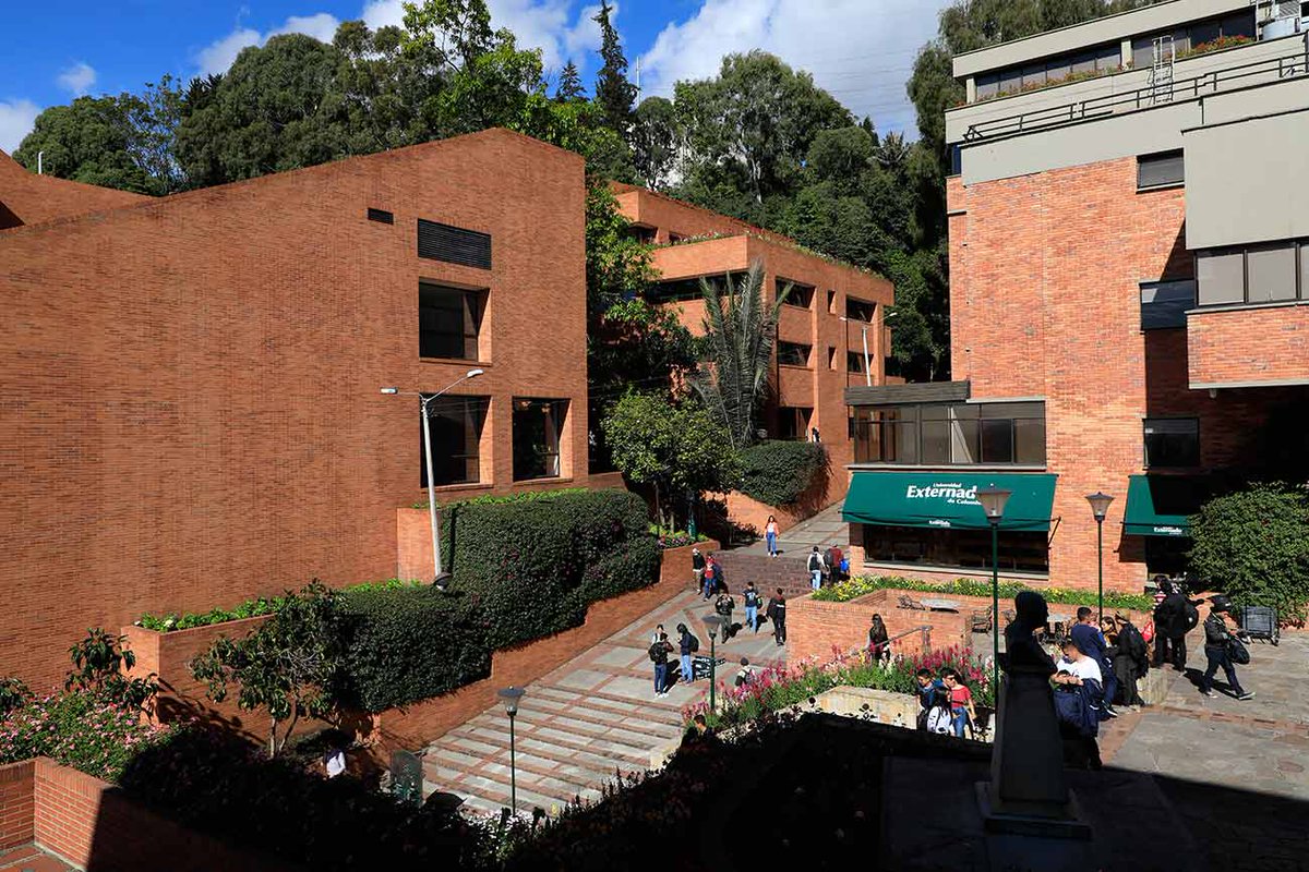 UExternado's tweet photo. #OrgulloExternadista La revista Washington ComPol seleccionó al profesor Carlos Andrés Arias Orjuela como uno de los cien profesionales políticos más influyentes de América Latina durante el 2018 👉🏼 https://t.co/CRJ1Ukj9aO https://t.co/FYODJ6i833