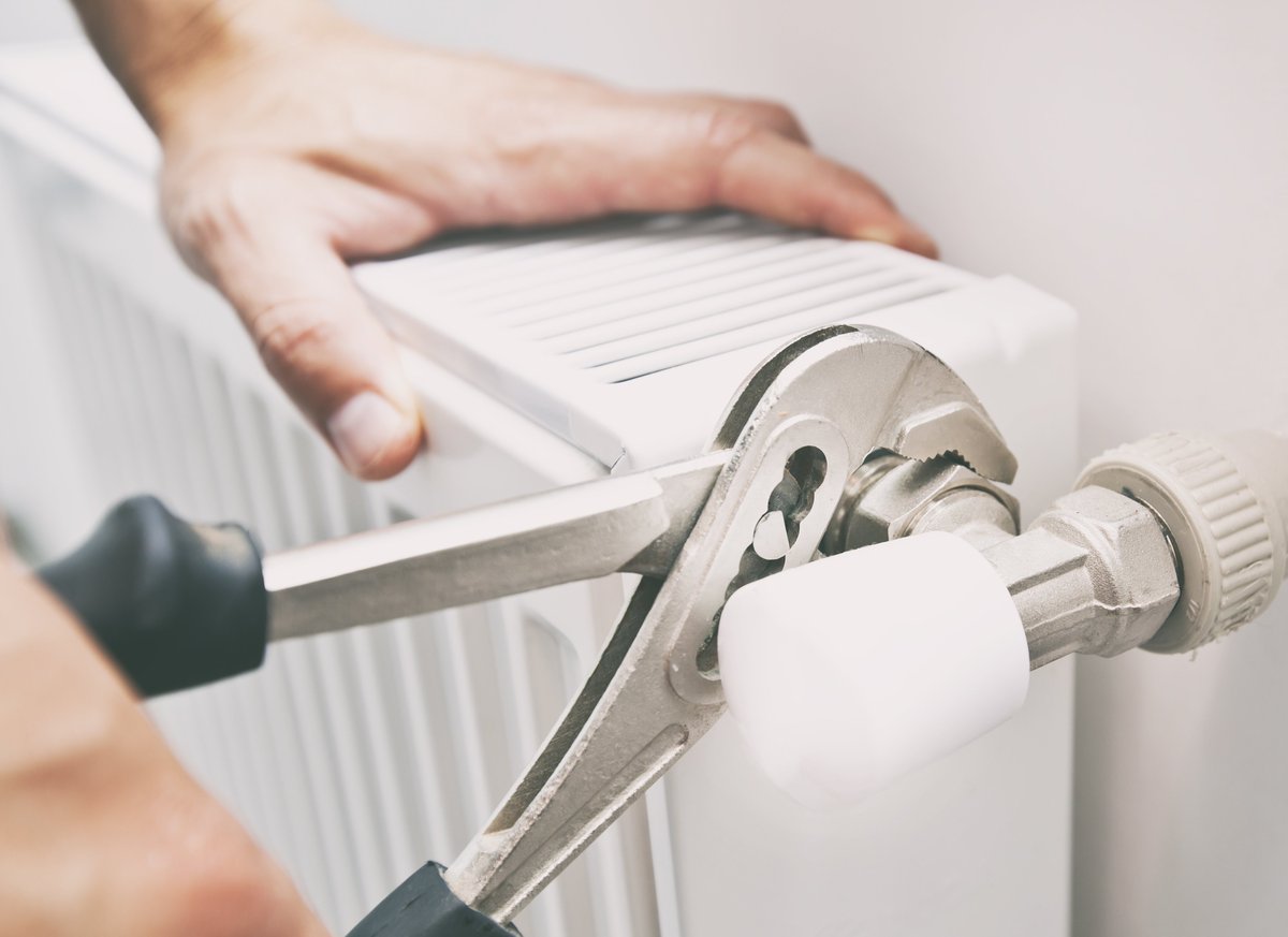 #2026 tritt mit dem #Klimapaket auch ein #Ölheizungsverbot ein. Damit wird zukünftig der Einbau in neuen und alten Gebäuden verhindert. Wir informieren Sie über #umweltfreundliche #Alternativen: 👇

entscheider.com/heizung/kosten…