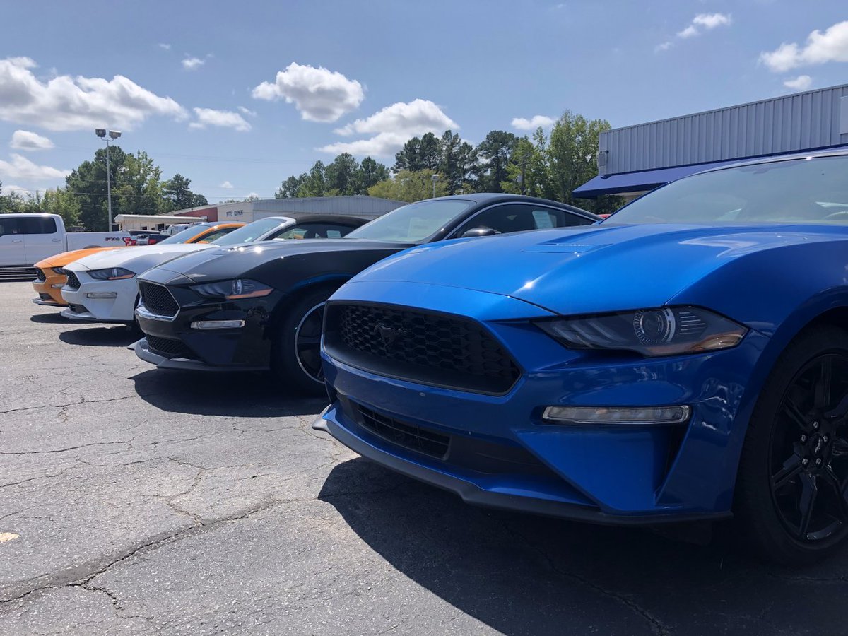 SWAutoGroup's tweet photo. We're getting ready for 2020 and all of our 2019 models must go! Enjoy our lowest prices of the year! 💸 💸 💸 

We've got 72 Chevy Buick GMC 2019s, 83 Chrysler Dodge Jeep Ram models and 111 Ford Lincoln rides available for you to choose from! Swing on by and start saving, today! https://t.co/70IwTuLNZB