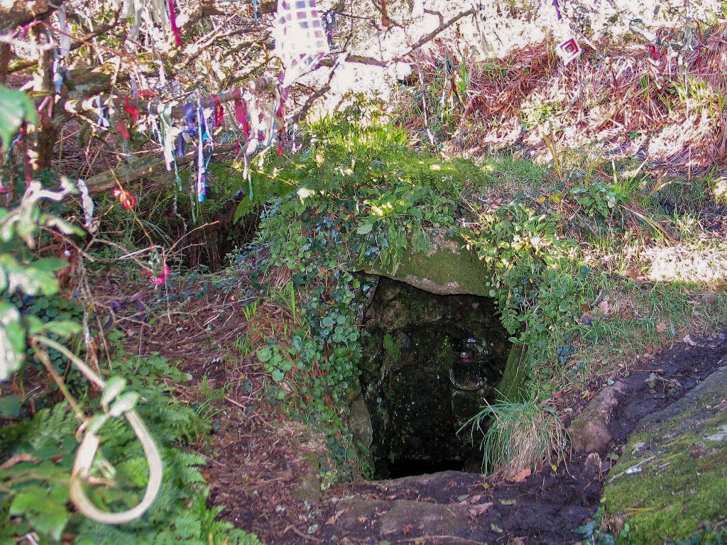ednoveanfarm's tweet photo. We found a little bit of hidden ancient #Cornwall today when we visited #Sancreed's Holy Well ( and egg mayonaisse sandwiches too of course ;) ) #ancientcornwall #hollywell https://t.co/SOOm5vUcnk