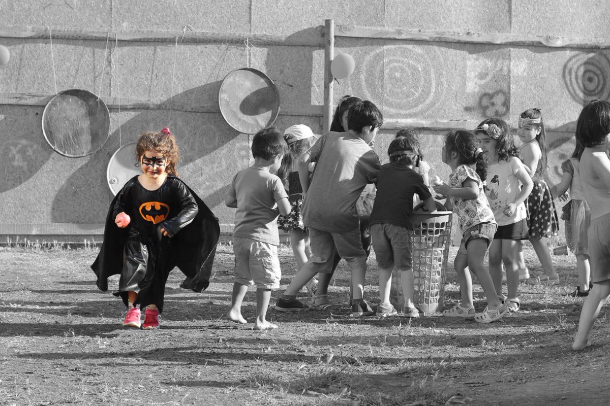 matoarq's tweet photo. Batichica / bombitas / corre 

#princesa #batichica #disfraz #batman #hija #cumpleañosmaite #photo #blancoynegro #foto #amor #teamo #corre #salta #disfruta 

https://t.co/V5oodw2sMH https://t.co/yCEDPWHfi3