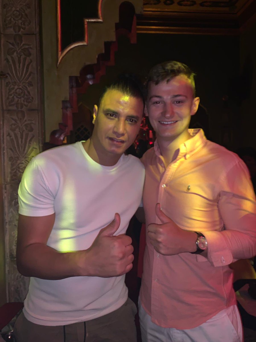 Tim_Hawe's tweet image. @gunnerblog @arseblog following on from your podcast earlier, I actually ran into chamakh while in Morocco this summer. I can confirm a prominent feature of his would be his massive hands... as reference I’m 6’3 with medium/large hands