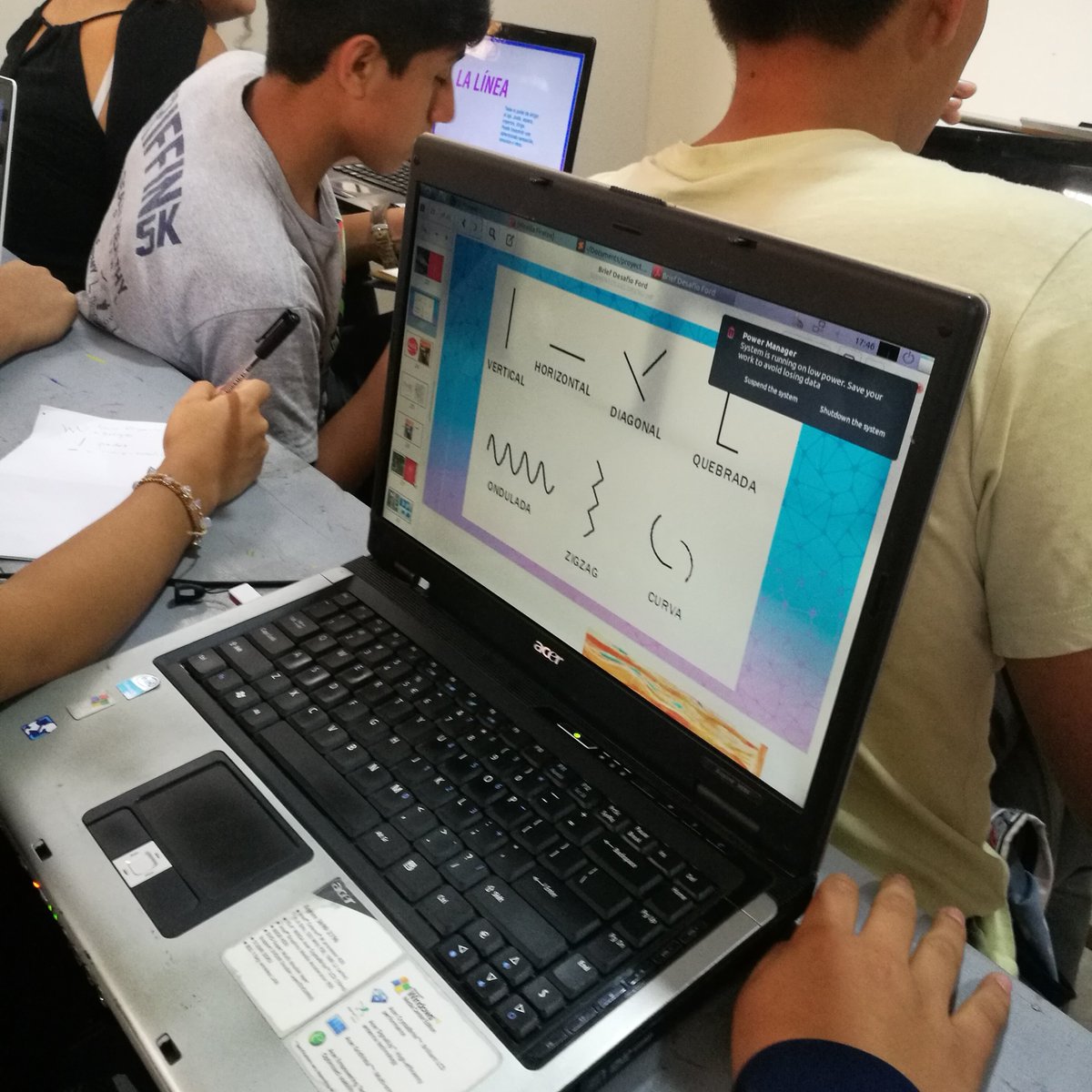 CodeHuntersLab's tweet image. Arte, diseño y programación 🎨🤖⚡
Pamela Valle, diseñadora y CEO de Endémica, nos visitó y realizó un taller de Fundamentos del Diseño para la #GeneraciónCHL 9 de @CodeHuntersLab, en #Carabayllo 👩🏻💻👨🏻💻🌎🚀