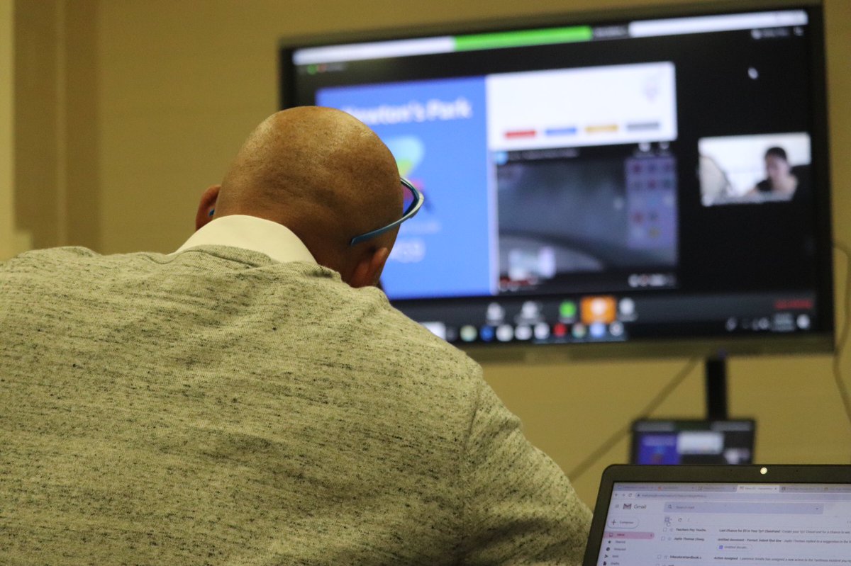 UnderdueDonell's tweet photo. Today we had ZSpace Training with our Technology Team! Everyone was engaged and eager to learn more!! @eesmithhigh @KevinColemanCCS #ccstechnology #VirtualReality https://t.co/wNfJaXTbUk