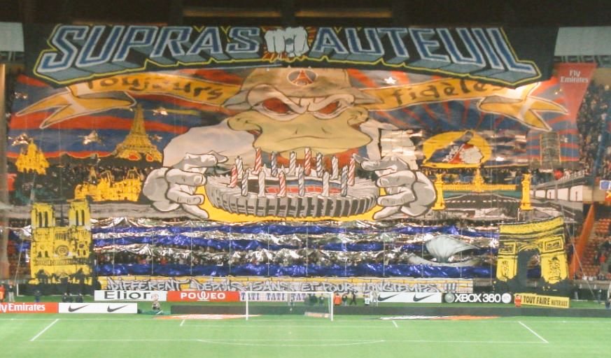 Histoire_du_PSG's tweet photo. 🔥🔴🔵Les 15 ans des Supras Auteuil, le 18 novembre 2006 🔵🔴🔥 

Les souvenirs du jour ➡ https://t.co/2MHksgrKd6 https://t.co/WP8PDVX0X1