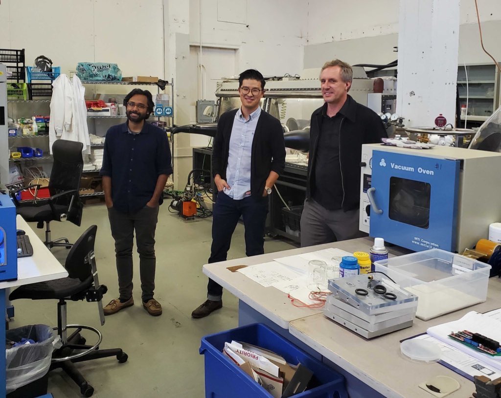 NewEnergyNexus's tweet image. Our team &amp;amp; @ChairHochschild got to visit Coreshell’s Battery Lab in Richmond. What an impressive space for the innovative work coming from Coreshell. Thank you, CEO &amp;amp; Co-Founder Jonathan Tan &amp;amp; Co-Founder Roger Basu, for showing us around. #entrepreneurs #startups #cleanenergy
