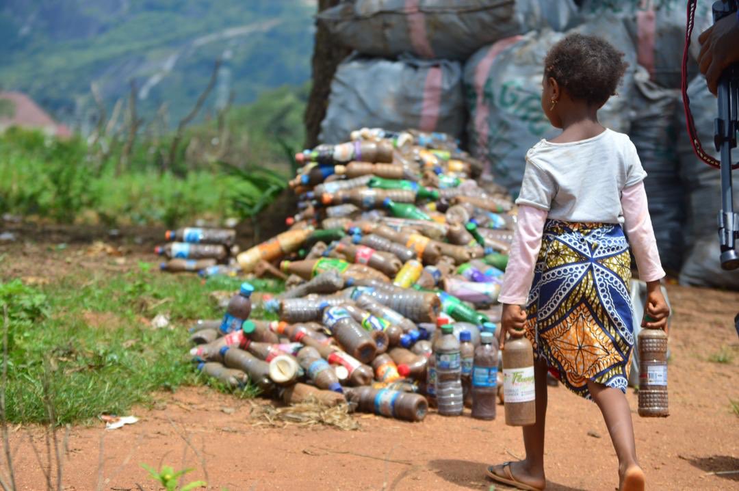 Areai4Africa's tweet photo. Not only shall drainages flow freely, our environment shall be less polluted, infrastructure built, and future shaped. Be part of the movement, let’s #EducateRuga and create opportunities for girls to learn. Support #EducationInBottles by donating your pet bottles. https://t.co/4KfrsDF3Ji