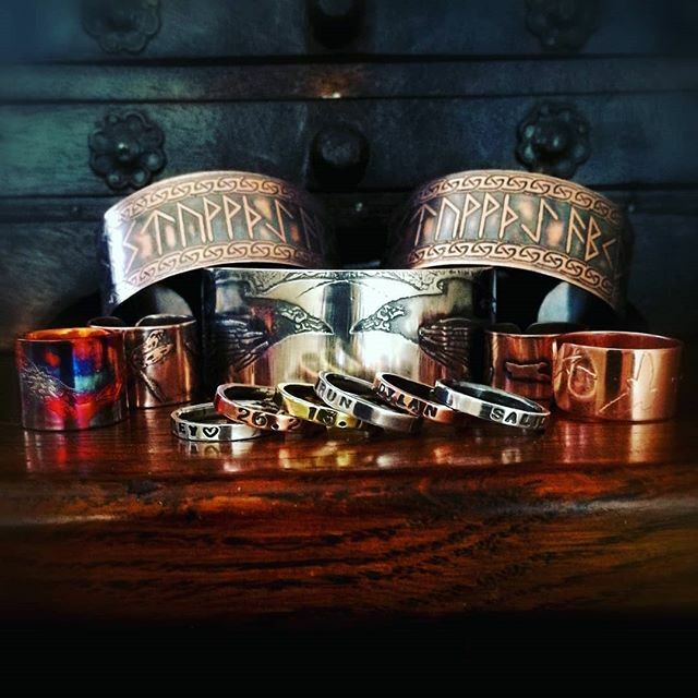 annamcdade's tweet photo. These are the fruits of today's labour's. Copper rune cuffs, available from @hornsofodin
Sterling silver raven cuff, copper dragonfly rings, copper bird rings and name stacking rings in various metals available through the shop links on my website, www.a… https://t.co/ppat1ZM8mW https://t.co/EYUqe5KP39