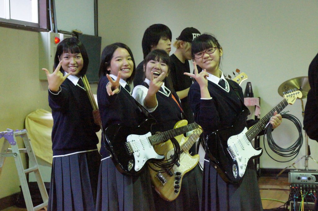 soshikeion69's tweet photo. 2年生と1年生で組まれたGIRLSBANDの
「CreOrisa」の様子です!!

創志学園のトップバッターでとても緊張してました。
前日まで練習の微調整に苦労しながらも
4人で息を合わせて頑張りました

女子だからこその表現力を生かし
いい演奏ができたと思います👍🏻 https://t.co/jKq9U75u8w