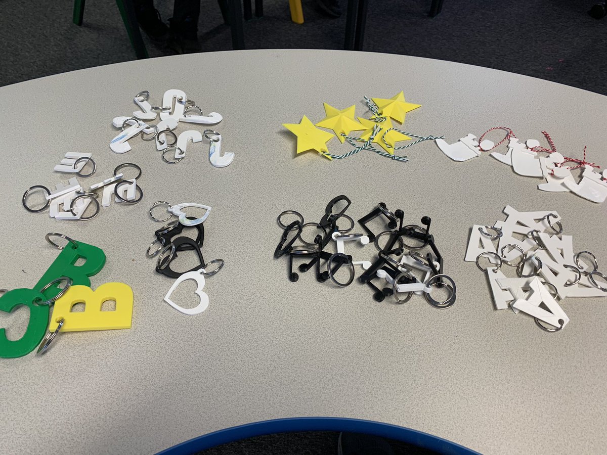 ClaypottsPS's tweet photo. Primary 6 are busy making keyrings and decorations to sell at the Christmas Fayre. #Dun3Dee #STEMeducation https://t.co/C0XFs9qyQi