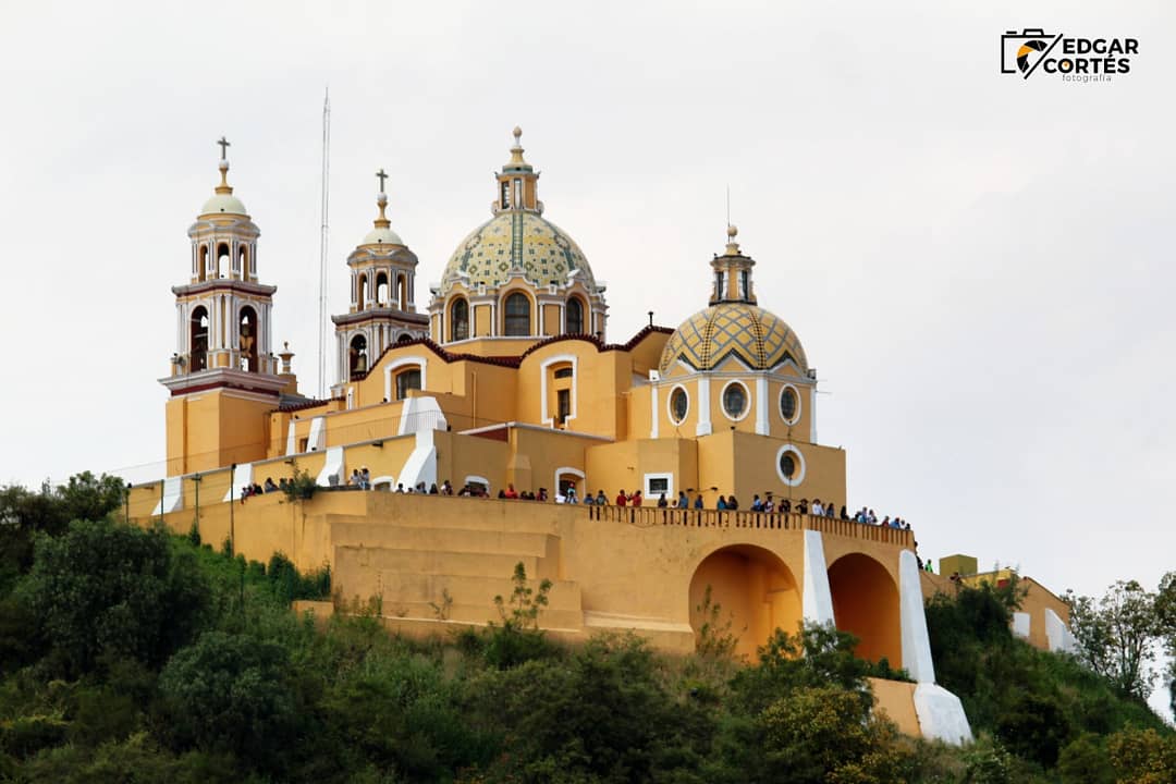 _EdgarCortes's tweet photo. El #Santuario de la #Virgen de los #Remedios esta ubicado en la cima de la Gran #Pirámide de San Andres #Cholula, #Puebla. Su construcción se inició en 1594, aunque el templo de esa época fue destruido parcialmente por un sismo en 1864, año en el que fue reconstruido. ¿Vamos?🤩⛪ https://t.co/5FJFevXvIk