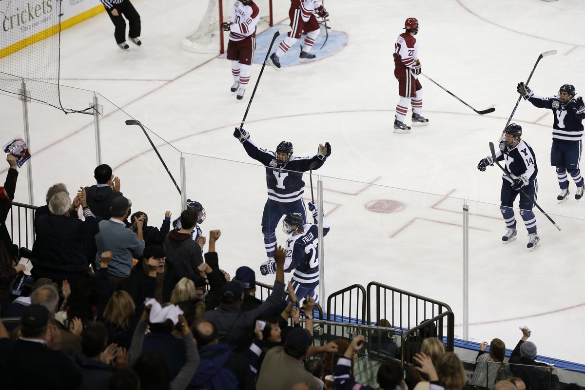 RivalryOnIce's tweet photo. #MondayMotivation: @YaleMHockey and @HarvardMHockey celebrating big goals at @TheGarden in our last #RivalryOnIce. What a moment! 🚨🚨

You got any favorite celebrations?

#RivalryOnIce @harvardcrimson @YaleAthletics @TheGarden https://t.co/WqdSh0TfCF