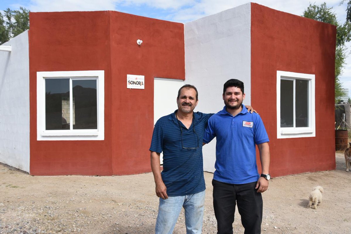 ClaudiaPavlovic's tweet photo. Hicimos entrega de viviendas a familias de #SanPedro para que tengan un hogar seguro y digno para vivir 🏡. Seguiremos trabajando para que sean más sonorenses los que cuenten con viviendas dignas ✅. #4YContando https://t.co/R0qSnBv1Oc