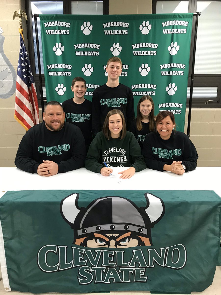 CoachChelsie's tweet photo. Congrats to my little cuz, Madalynn!! Big things ahead! So proud of you! #RunsInTheFamily #ButlerGang https://t.co/qZzfuqWBZK