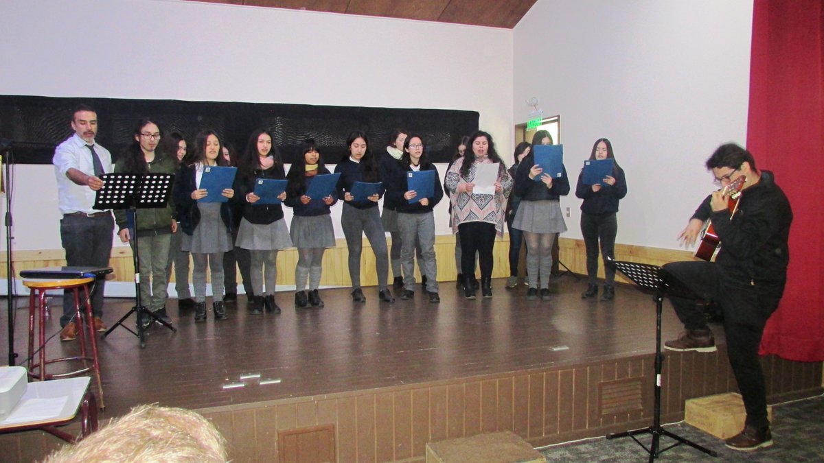 futa_escuela's tweet photo. Este lunes 18 de noviembre se efectuó en nuestro establecimiento la ceremonia de inauguración del proyecto “Todos nos cuidamos”, el cual permitirá la instalación de dispensadores de preservativos en los baños de estudiantes del nivel enseñanza media. https://t.co/Mcy2ouFo1u