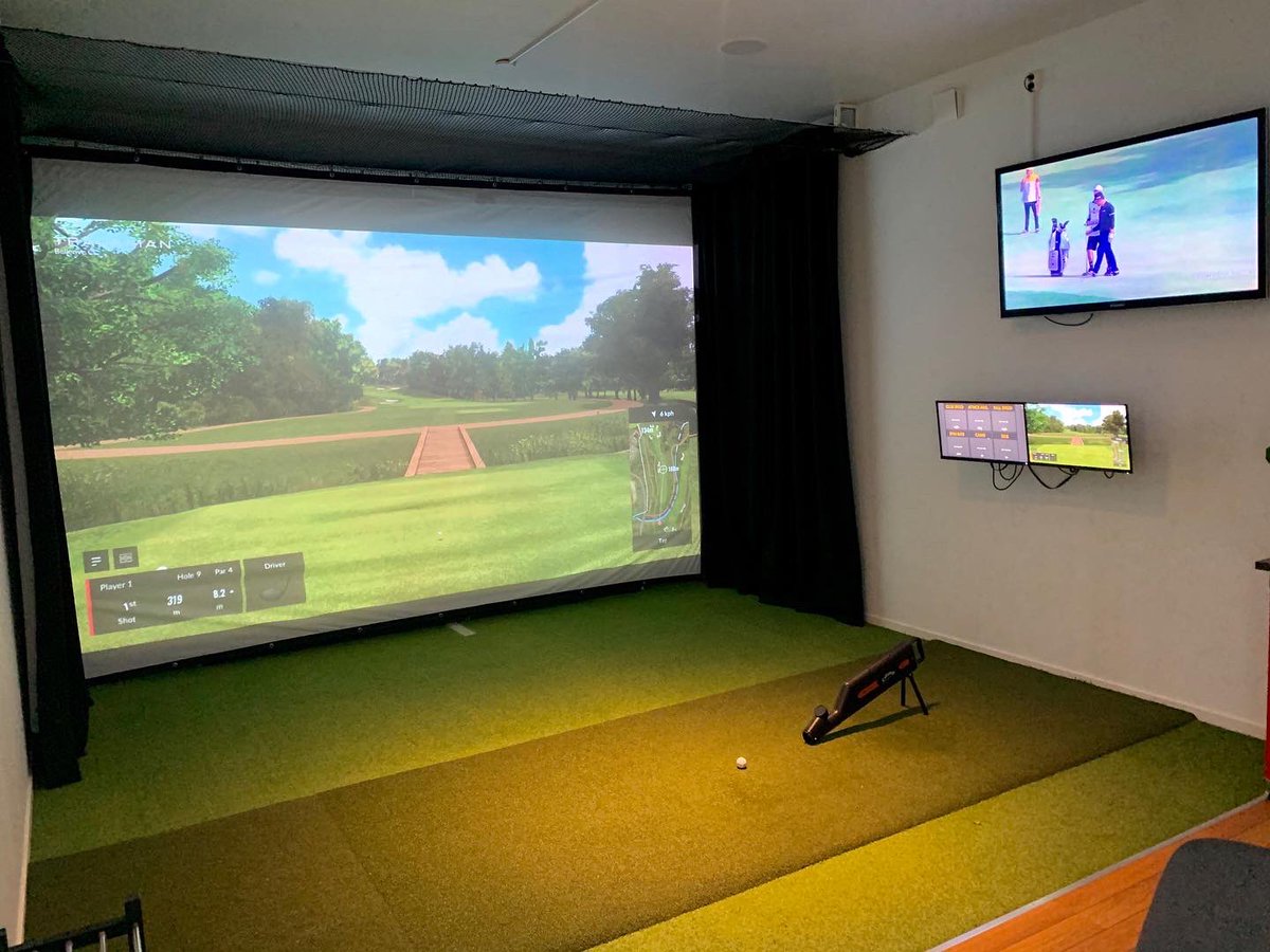 GOLFBAYSUK's tweet photo. GolfBays HD premium impact screen supplied for a @trackmangolf 4 simulator for a client in Sweden πΈπͺ fantastic looking setup ποΈββοΈ π§ sales@golfbays.co.uk β’ https://t.co/O5hGeOOWQy #impactscreen #trackman #indoorgolf #simulator https://t.co/RG1bVj6gOu