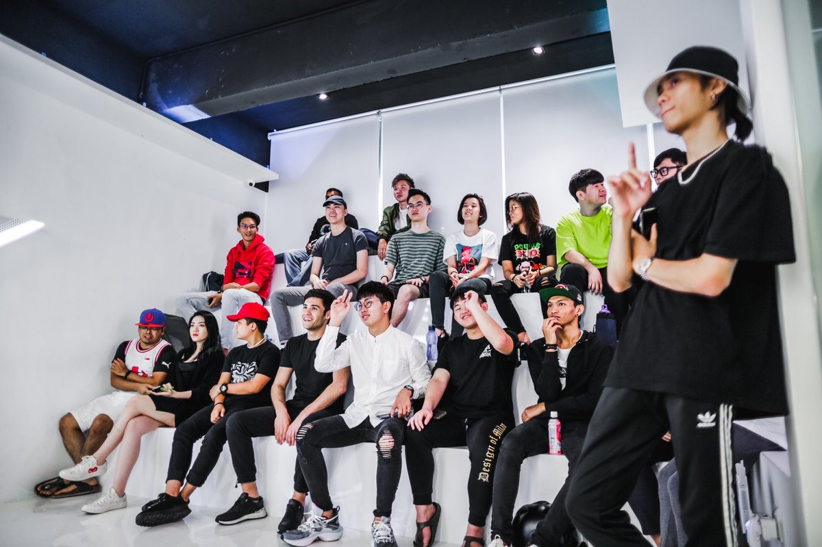 goldsoundsmy's tweet photo. It’s been an awesome couple weeks for us. Everyone in our community has found people they connect with, to share their passion and knowledge to one another and to feel empowered.⚡️ 
#goldsoundsacademy #djacademy #kualalumpur https://t.co/HJm8CRJw4S
