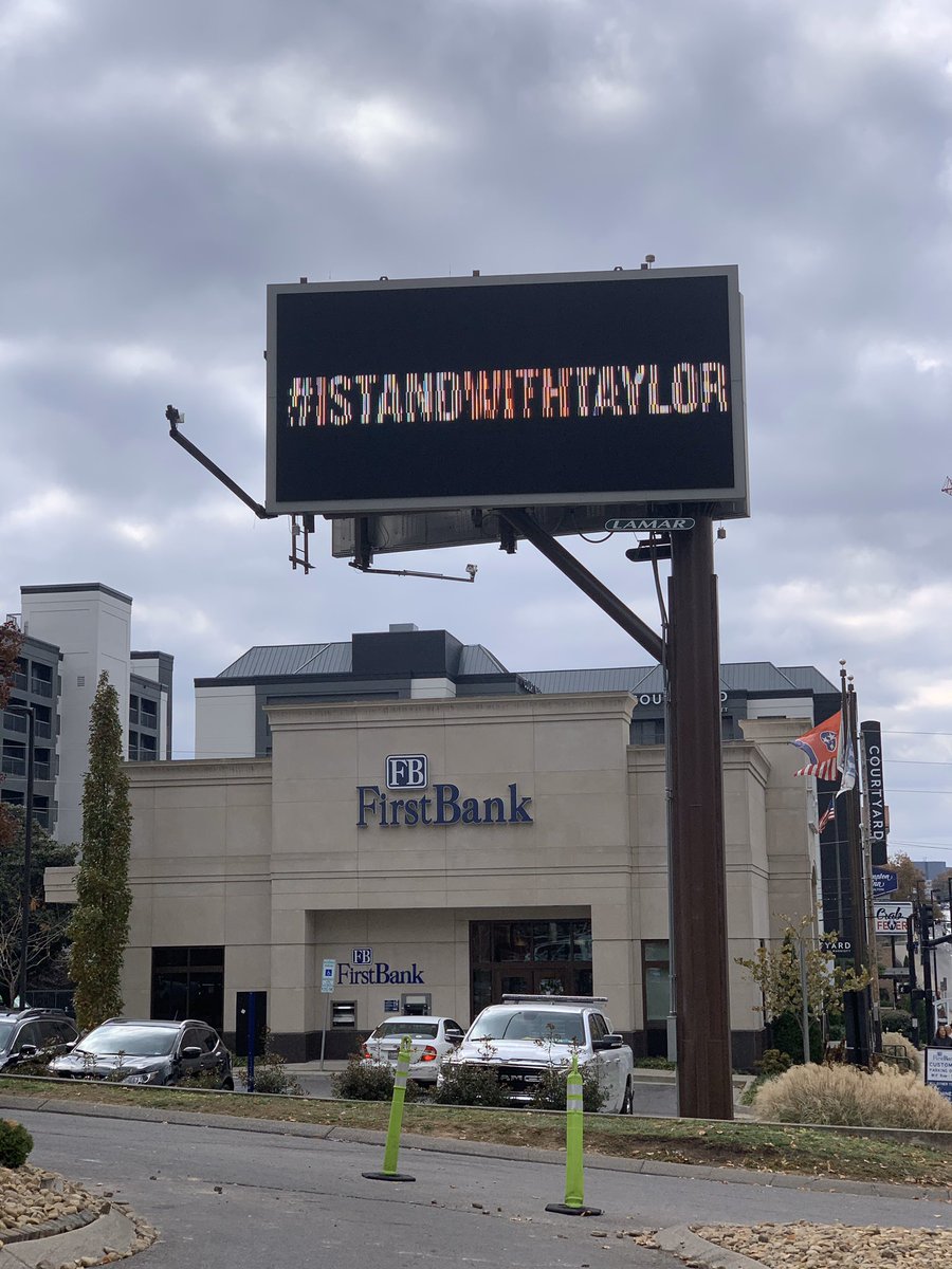 TTWAKyle's tweet image. So um... hehe. #IStandWithTaylor
