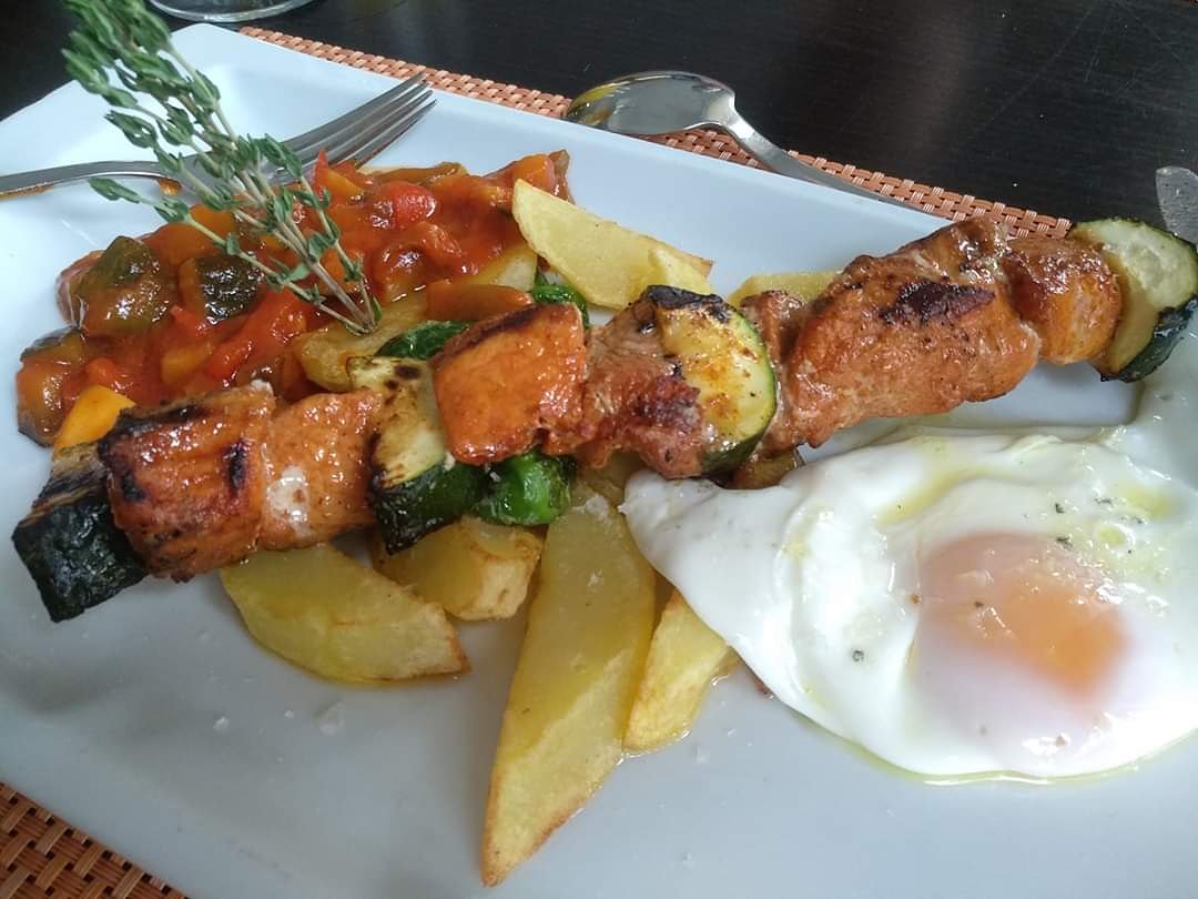 BonDiaMariaRest's tweet photo. #BonDiaMaria #Restaurant #Vilaseca

SABROSA...y ¡TIERNA!👍😍

Solo tienes que reservar tu mesa en Bon Dia Maria Restaurant y disfrutar de nuestra #COCINA. 😉

😀👏

Llámanos al 877401716.
#food #Tapas #Sana #Sabrosa #foodporn #yum #yummy #instafood #dinner #lunch #delicious https://t.co/0IEyJ9Nu8L