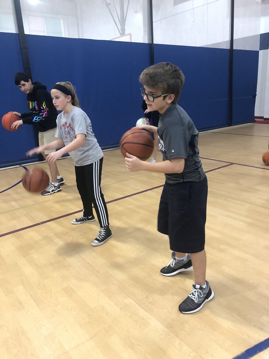 CoachBrinsonPE's tweet photo. Practicing dribbling and guarding the ball!!  #basketballunit #WeB4MeEWA @CoachSimmonsEWA https://t.co/Fto3CYUxZZ