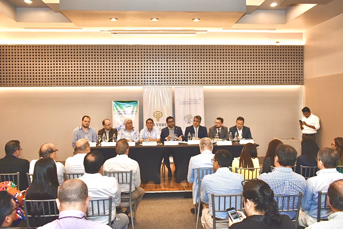 En estos momentos se lleva a cabo la #RuedaDePrensa en el salón Quito, a cargo de <a href="/IvanOntanedaB/">Iván Ontaneda Berrú</a> Ministro de Producción, Comercio Exterior, Inversiones y Pesca <a href="/Produccion_Ecu/">Ministerio de Producción</a> 
.
.
#Machala #OroVerde