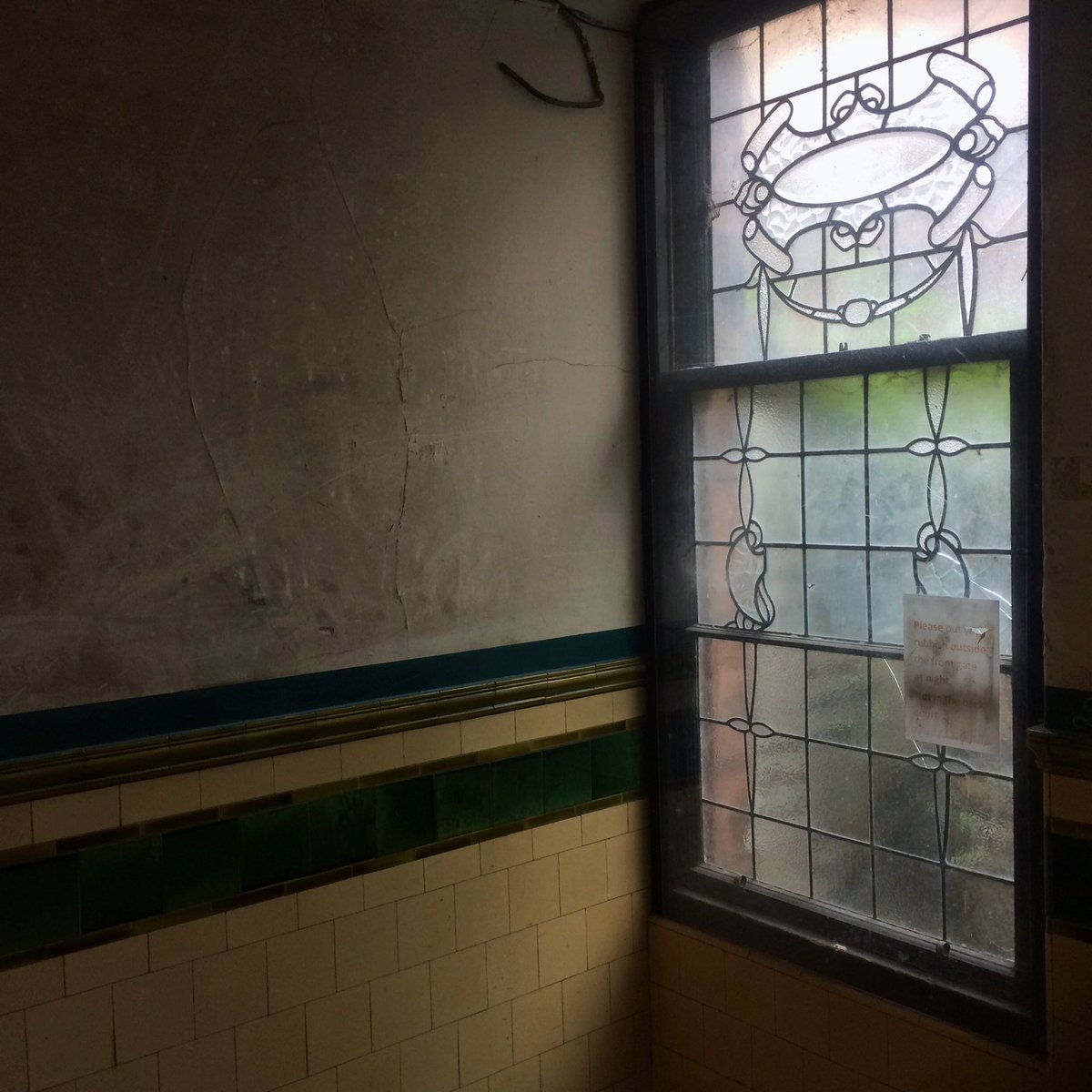 TnmntTiles's tweet photo. #SauchiehallSt, #Glasgow.
#tiles #scotlandhour #tenement #tilespotting #tileporn #tilestyle #ceramics #design #Scotland #architecture #ceramictiles #Scottish
#vintage #originalfeature #heritage #archive #architecture #window #IHaveThisThingWithTiles https://t.co/rFB3TKveZf