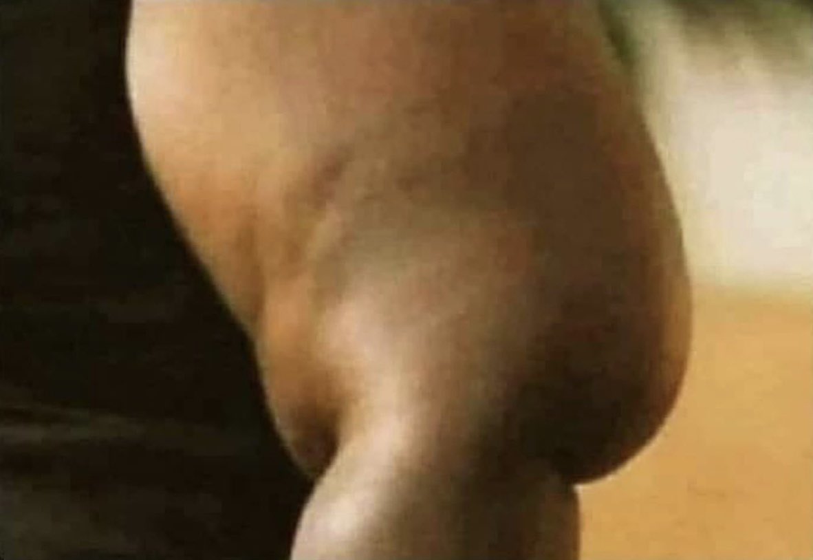 FunnyPicsDepot's tweet photo. if the person cooking thanksgiving arm don’t look like this i ain’t coming over https://t.co/wuExaTuW8Q