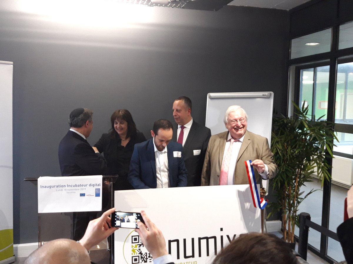 b_chkroun's tweet photo. Aujourd’hui j’ai inauguré l'incubateur #numixs à @VilleSarcelles.
Belle initiative de créer un incubateur dans un QPV avenue du 8 Mai, d’ici quelques mois ce sera un écosystème du numérique sur le territoire de l'Agglomération Roissy Pays de France ! https://t.co/FG9gLeLVjt