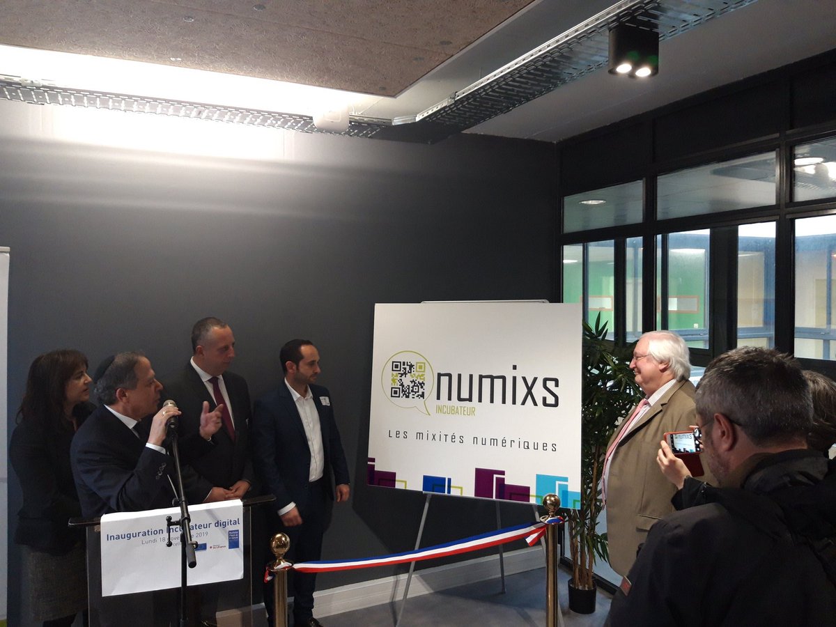 b_chkroun's tweet photo. Aujourd’hui j’ai inauguré l'incubateur #numixs à @VilleSarcelles.
Belle initiative de créer un incubateur dans un QPV avenue du 8 Mai, d’ici quelques mois ce sera un écosystème du numérique sur le territoire de l'Agglomération Roissy Pays de France ! https://t.co/FG9gLeLVjt