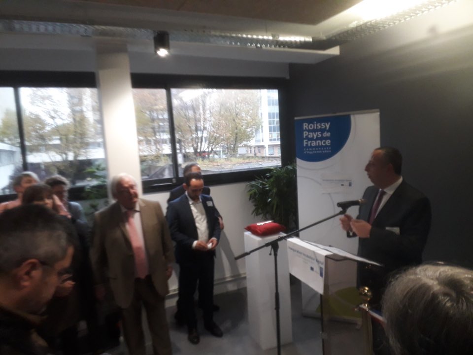 b_chkroun's tweet photo. Aujourd’hui j’ai inauguré l'incubateur #numixs à @VilleSarcelles.
Belle initiative de créer un incubateur dans un QPV avenue du 8 Mai, d’ici quelques mois ce sera un écosystème du numérique sur le territoire de l'Agglomération Roissy Pays de France ! https://t.co/FG9gLeLVjt