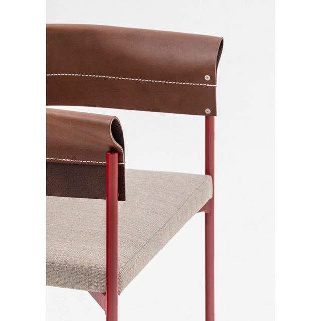 The Gomito chairs by @vormen_ and @sem_milano are designed to be a tailor-made product in which the full grain leather of the backrest will soften over time, accommodating the anatomy of the body. They are made from an elegant hand-welded steel frame whi… ift.tt/33ZE8e2