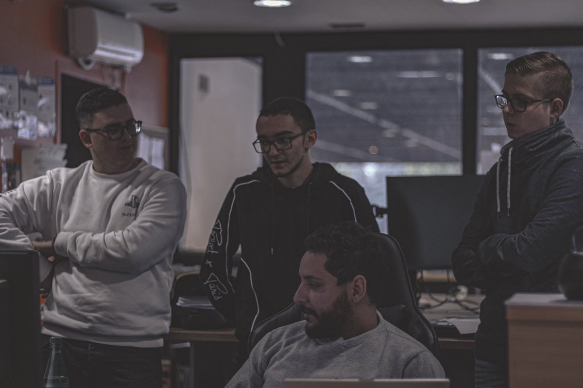 micro762's tweet photo. 🔥🧩 Bienvenue à eux 🥰
Titre de la photo :
« Simple moment de réflection »
Ou « simple moment de partage »
Et merci à Fabien Jouanne pour la photo 😘 et son implication dans notre projet de pc gamer Len’s...
#lenspc #pcgamer #hardware #collaboration #experience #micro76 https://t.co/3zyqkHaVZM
