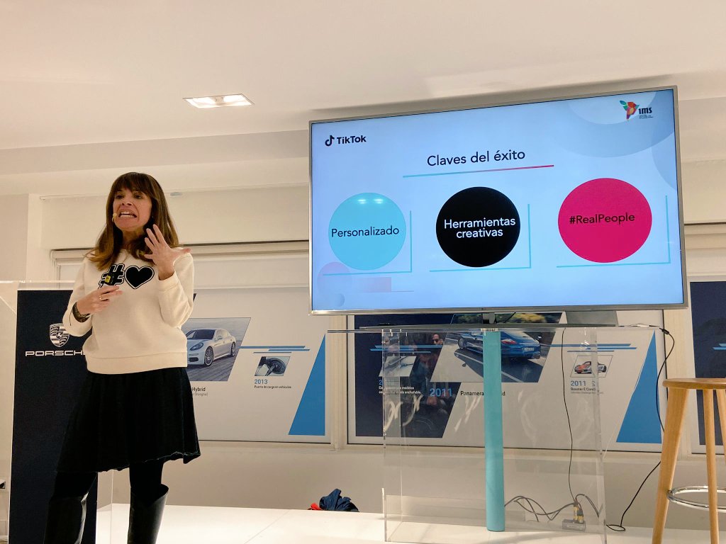madeinmobile's tweet photo. ¿Por qué triunfa #TikTok? 🏆
🤖Ofrece contenido personalizado gracias al uso de #InteligenciaArtificial
🔧 Las herramientas creativas son claves para el #usuario
😊¡Es una plataforma donde la gente se muestra tal y como es!
#innotalk #porschesmartmobilitylab https://t.co/DaP7EaxmJx
