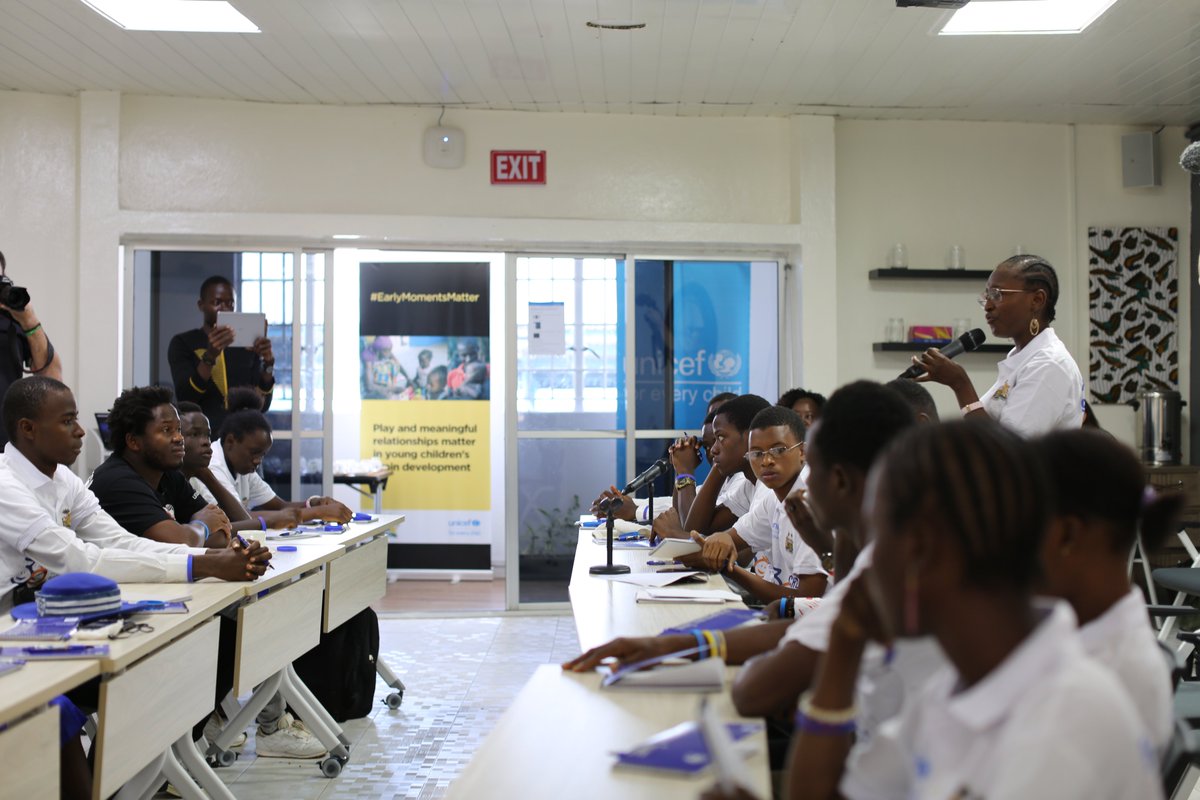 UNICEFSL's tweet image. UNICEF Goodwill Ambassador Ishmael Beah, interacts with children and youths at our office in Freetown, in the lead up to #WorldChildrensDay, which also marks the 30th anniversary of the #CRC. 

#ForEveryChild, every right