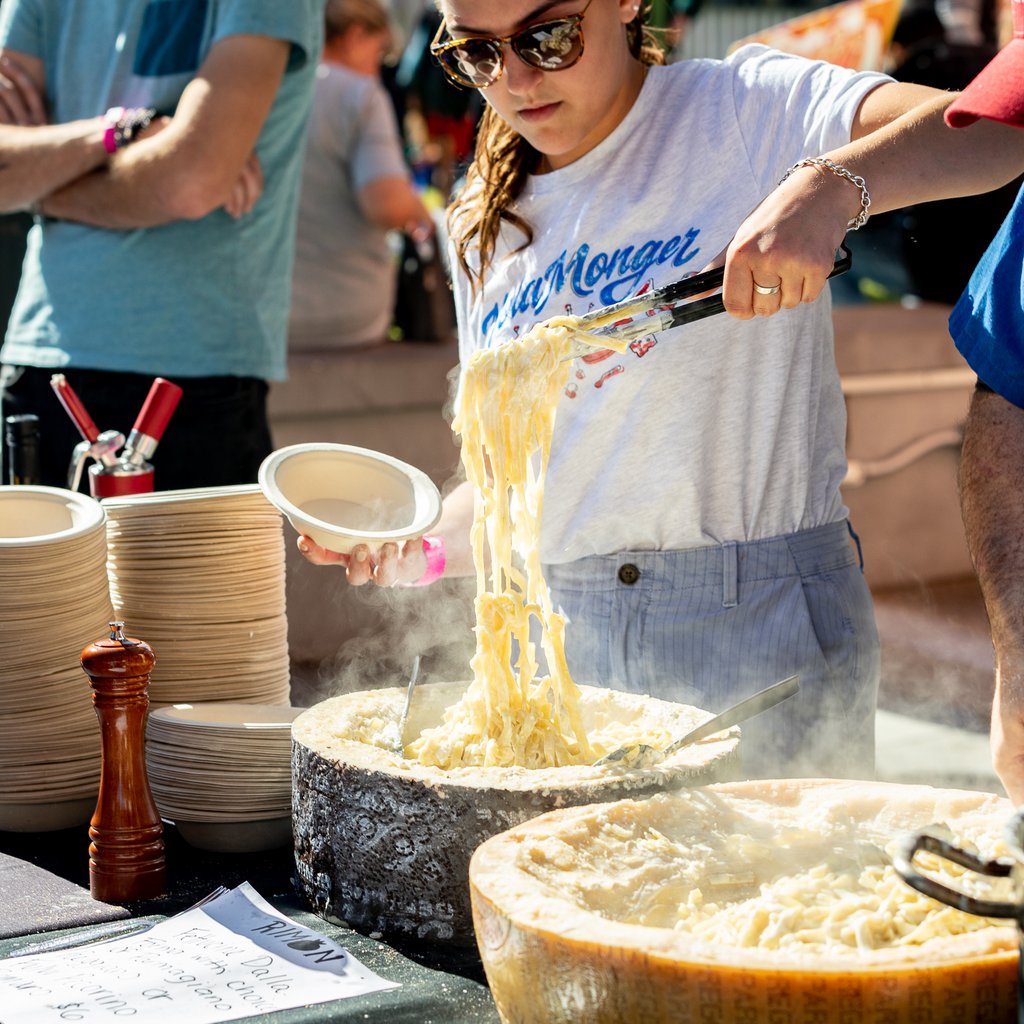 nolacheesefest's tweet photo. What a weekend ✨ 🧀 
Thank you, cheese lovers! We had a blast and are still recovering from our cheese comas. Stay tuned for more pictures and important announcements coming soon 😊 #NOLACheeseFest #FromageATrois Photos by Emily Ferretti https://t.co/2xQ1y0C8qq