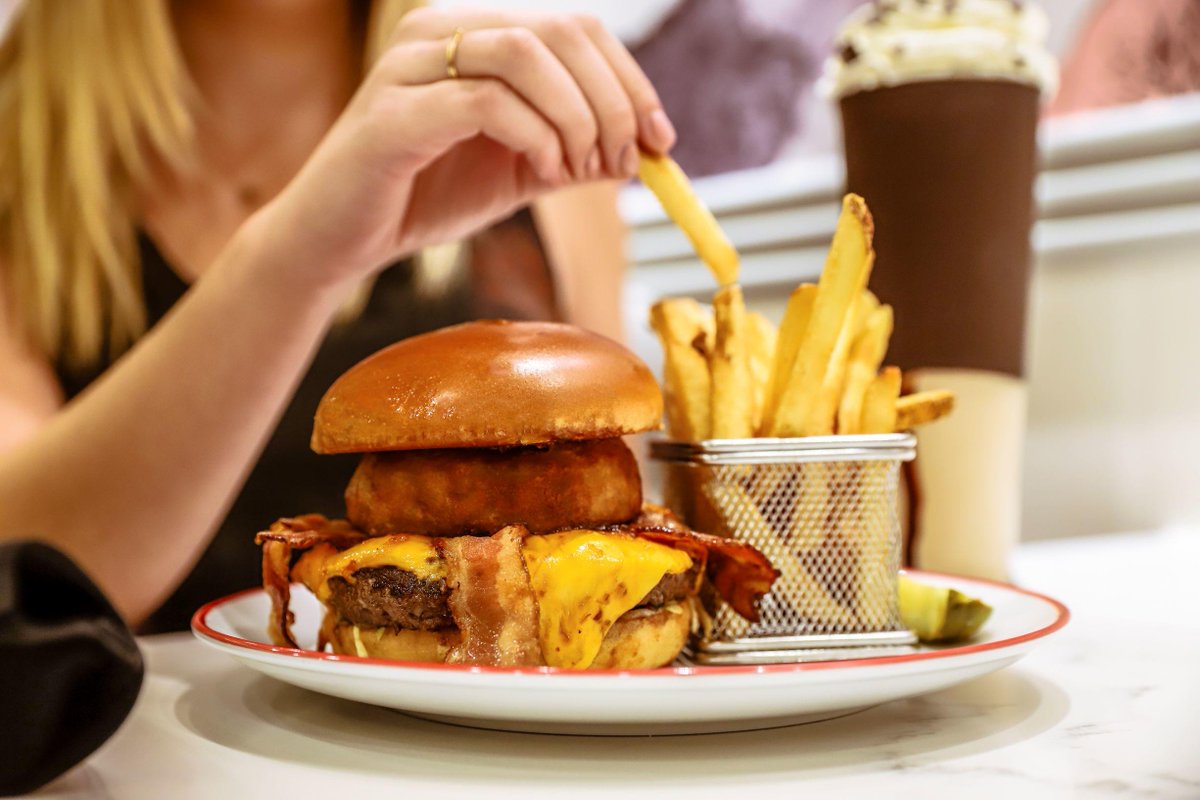 stratvegas's tweet photo. What's our favorite time of day? Meal time! STRAT Cafรฉ has burgers, fries, and milkshakes that will make your mouth water, 24 hours a day. #STRATeats https://t.co/qY8sMuvUIs