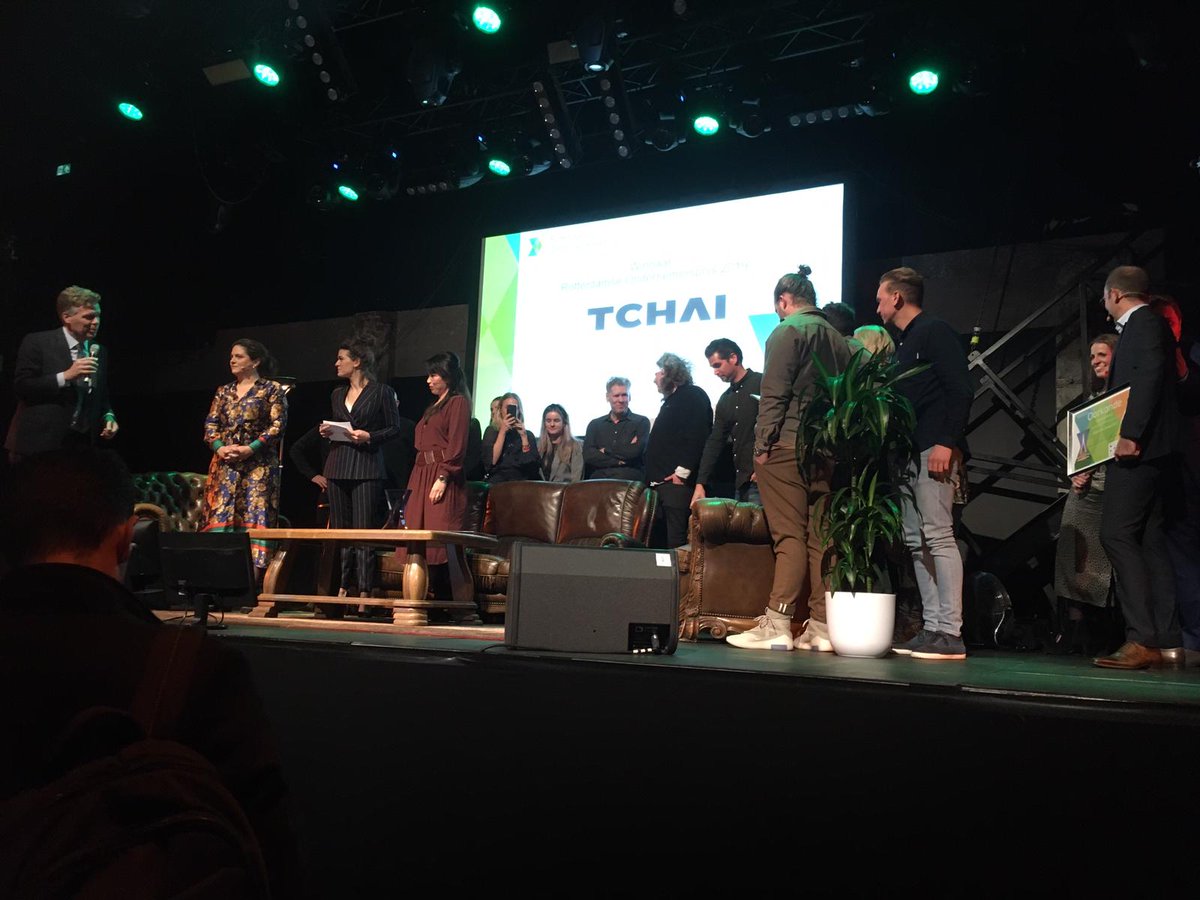 SoMeMonteur's tweet photo. Wat een feest: alle medewerkers van Tchai op het podium! 👏🏆 #ROP2019 @ROP010 #Rotterdam https://t.co/dtxhgDrP2C