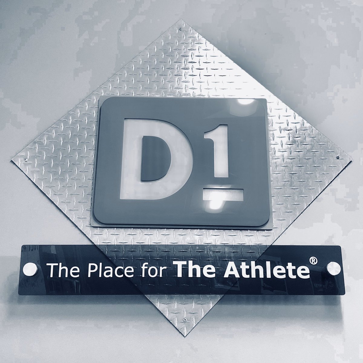 D1_CBUS's tweet photo. We don’t care about your experience in the weight room. We don’t care if you’re in shape. The only thing we do care about: do you want to better yourself? Accept the challenge. #MondayMotivation https://t.co/7bNxWBcIho