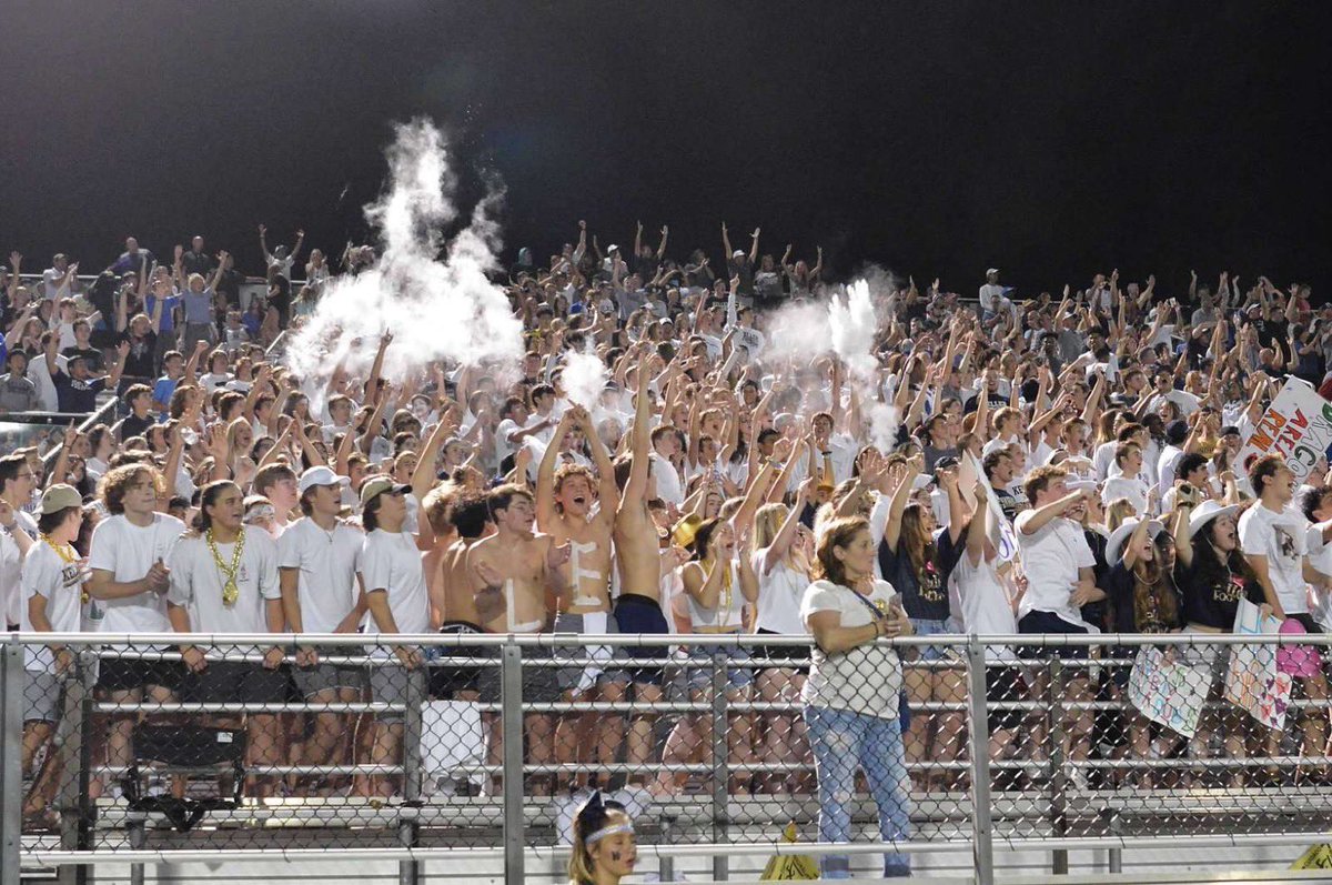 khs_creatures_'s tweet photo. 💙🤍2020 Football Szn🤍💙 https://t.co/NCaVNABkkD