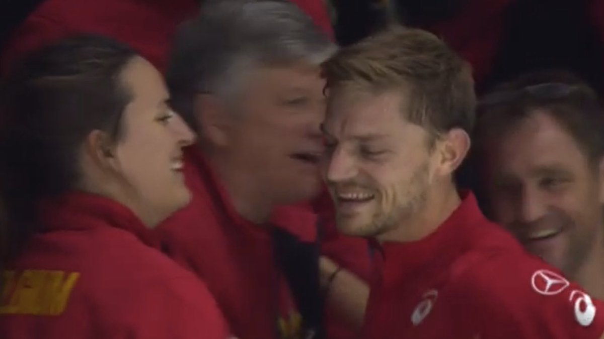m_maki_momo's tweet photo. @David__Goffin Bravo, David👏🏻👏🏻👏🏻 Fire it up🔥Congrats, Belgium🙌 🙌🙌#teambelgium #cmonbelgium #DavisCupFinals #BELCOL https://t.co/wuCHZpMCgP