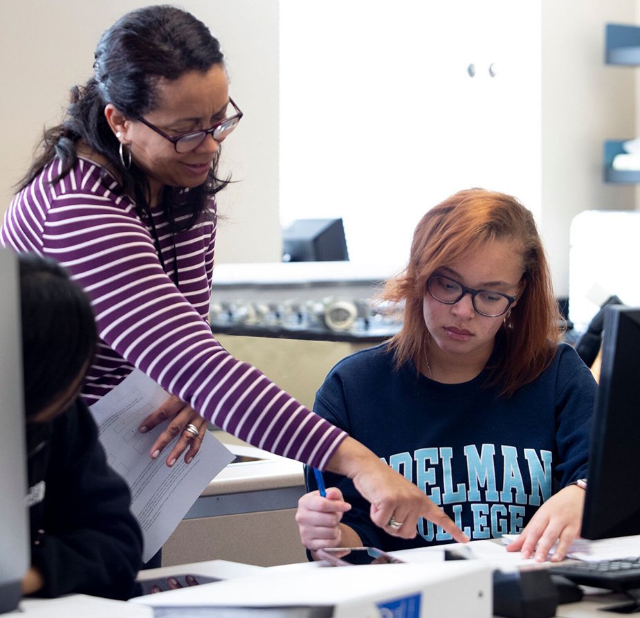 SpelmanCollege's tweet photo. Outstanding faculty produce outstanding college graduates. @SpelmanCollege, @Morehouse &amp; @PVAMU received $3M in grants from @CarnegieCorp, @RockefellerFdn &amp; @MellonFdn to support faculty development, productivity and impact. Read more: https://t.co/9CZXyM8YPQ https://t.co/pf5bOQpXek