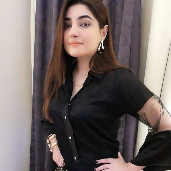 LazyTwizzler's tweet photo. How Cute She is @IamGulPanra #GullPanra 😍😍❤#Retweet https://t.co/vf8y7QKkrB