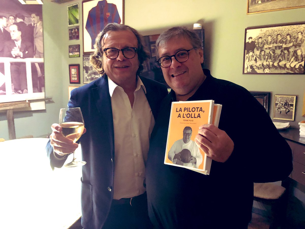 Albert Arbós (<a href="/villasclaras/">Albert Arbós Villasclaras</a>), #dircom de <a href="/interprofitcom/">Interprofit</a>, participa en el libro coral de Fermí Puig. Cocina, fútbol y excelentes historias y recetas en ‘La pilota, a l’olla’. 🥂 🍽 

#Cocina #Gastronomía #Literatura #Periodismo #Fútbol