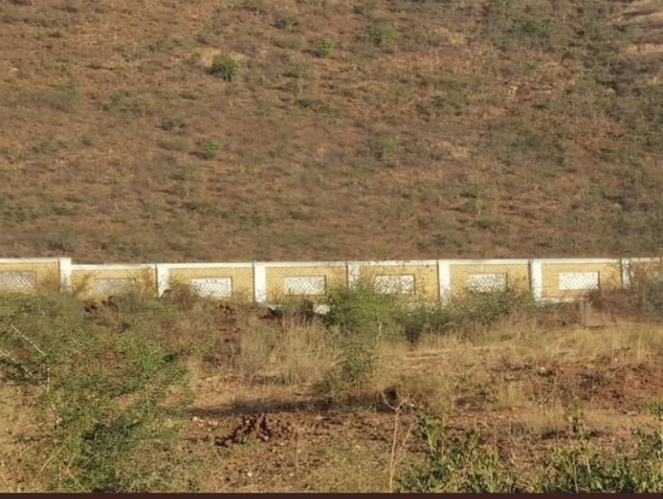 <a href="/tumisole/">Tumi Sole</a> I'm tired of seeing this house.😂